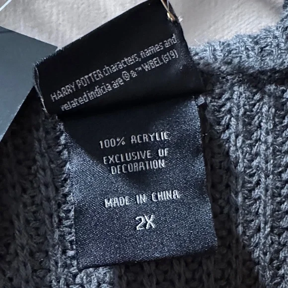 Bioworld Grey and Gold V-Neck Harry Potter Hufflepuff Hooded Sweater - Picture 8 of 8